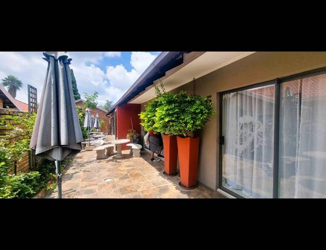 BUSINESS FOR SALE IN ELDORAIGNE